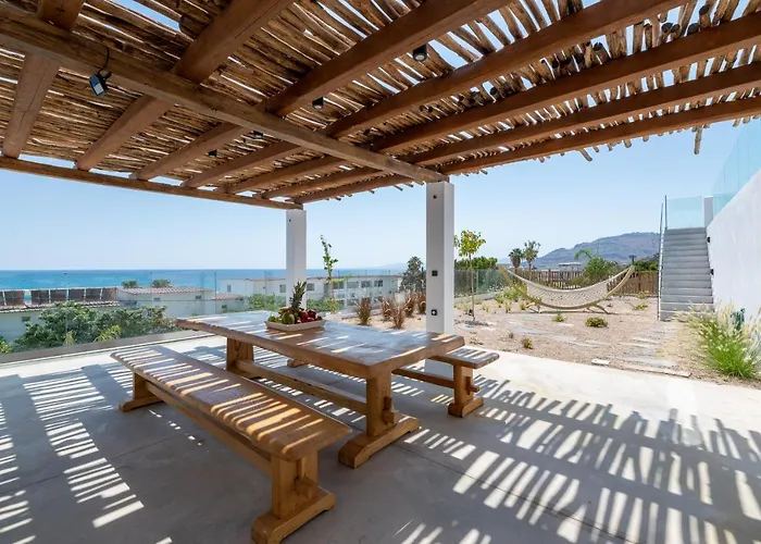 فيلة Auretta Pefki