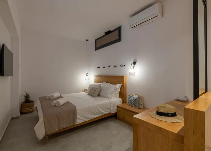 فيلة Auretta Pefki